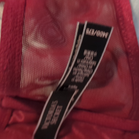 NWOT VS Very Sexy Plunge Bra - Picture 3 of 4